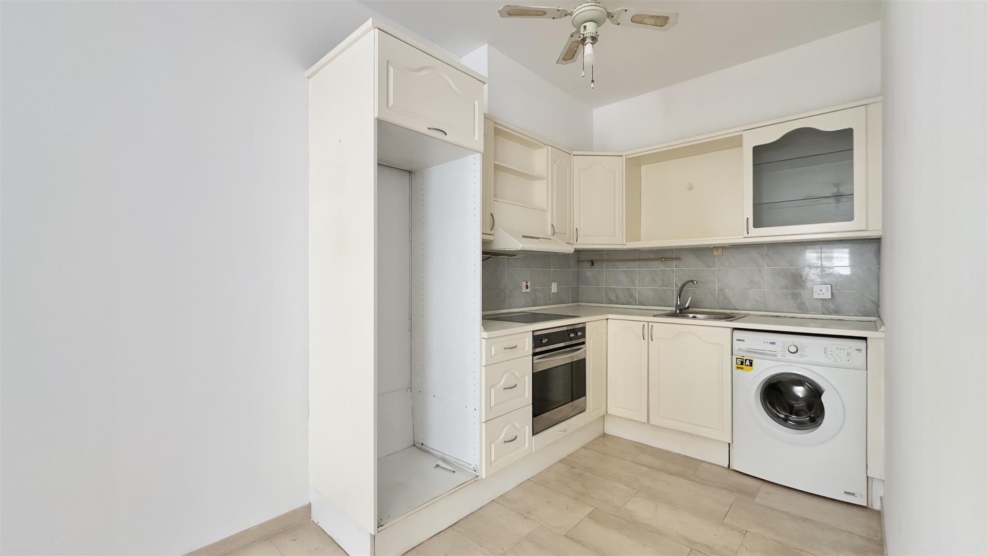 Image of Apartment - 1 Bedrooms - 1 Bathrooms for Sale in Eurotowers-Gibraltar, Image 3